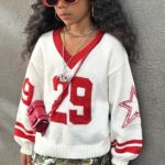 Suéter con estampado en V